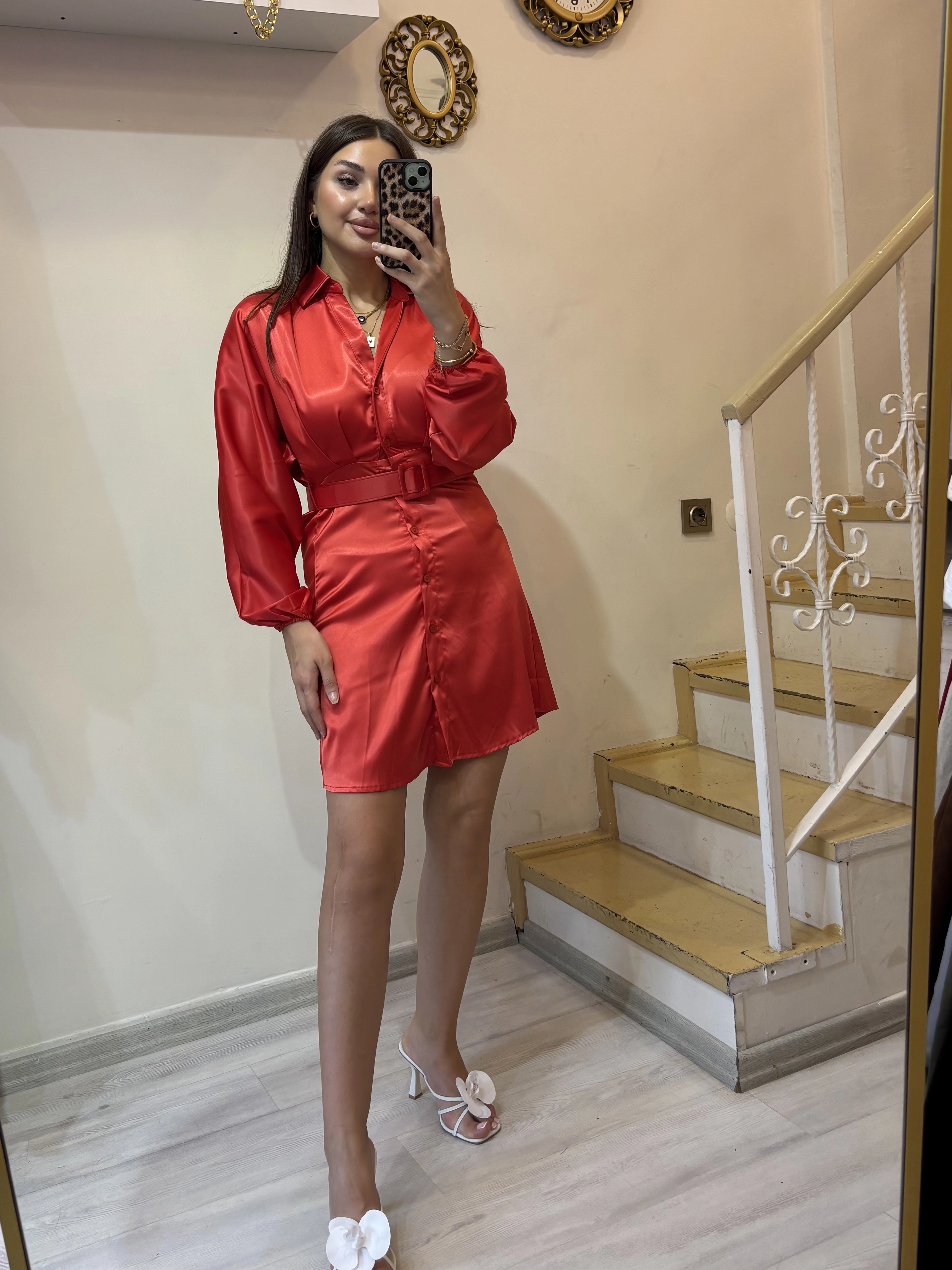 Kemer Detaylı Saten Kısa Elbise 