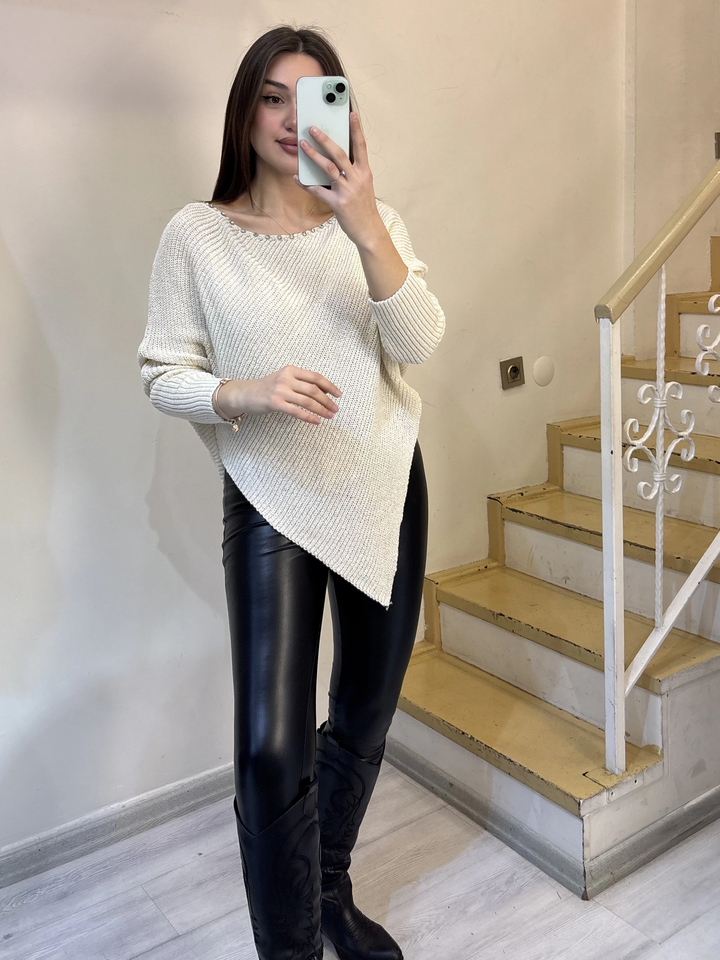 Taşlı Yaka Üçgen Merserize Bluz