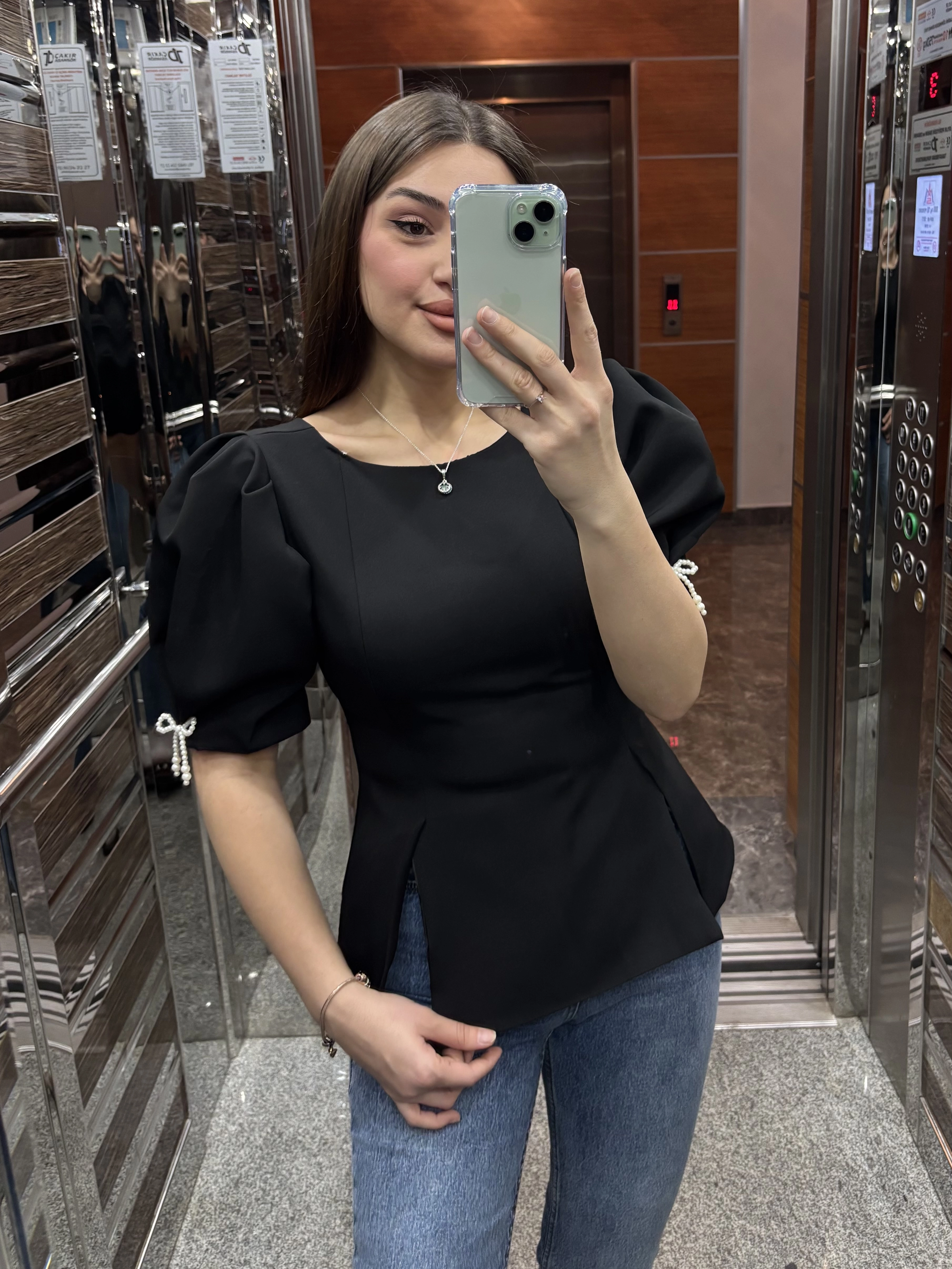 Fiyonk Taşlı Bluz