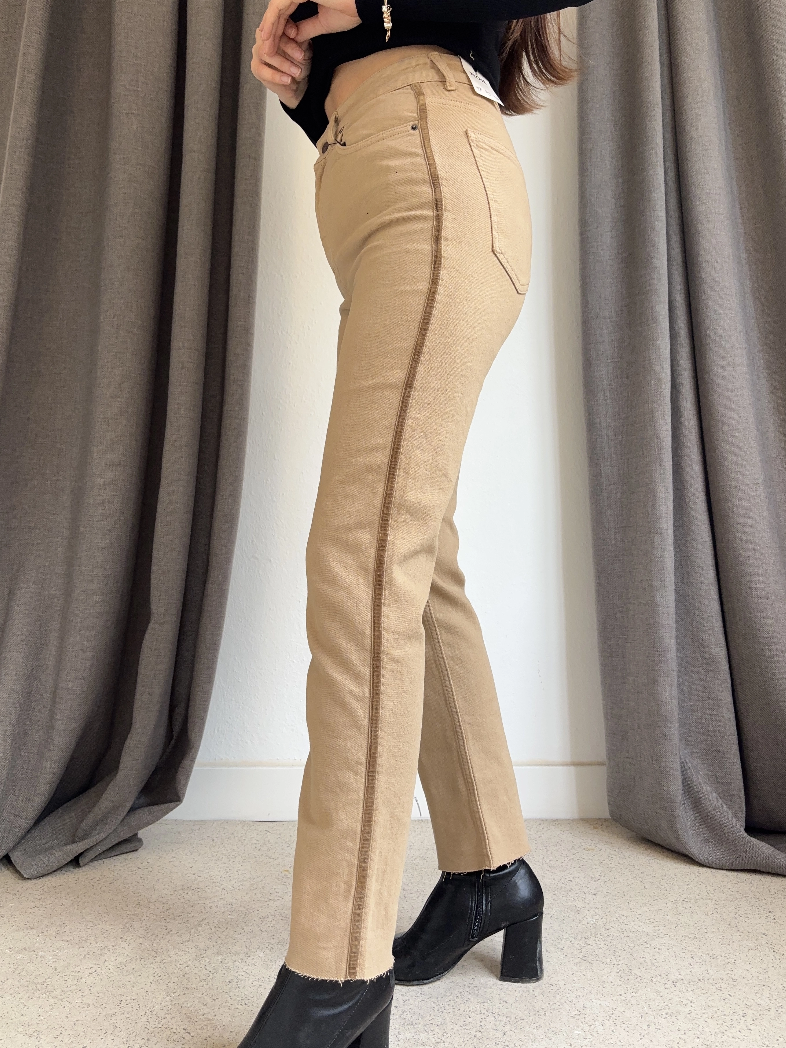 Şerit Detaylı Mom Fit Yüksek Bel Jean