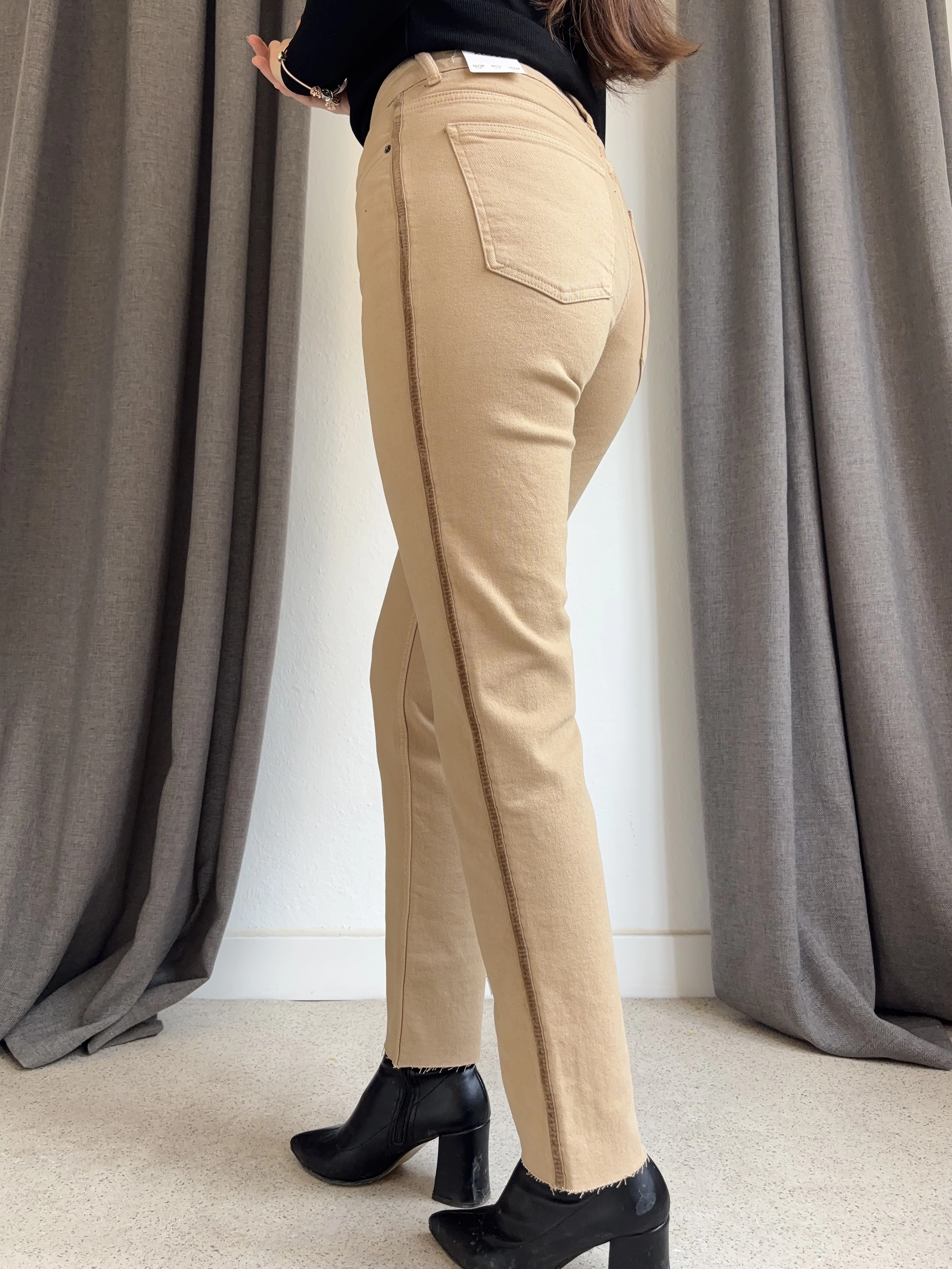 Şerit Detaylı Mom Fit Yüksek Bel Jean