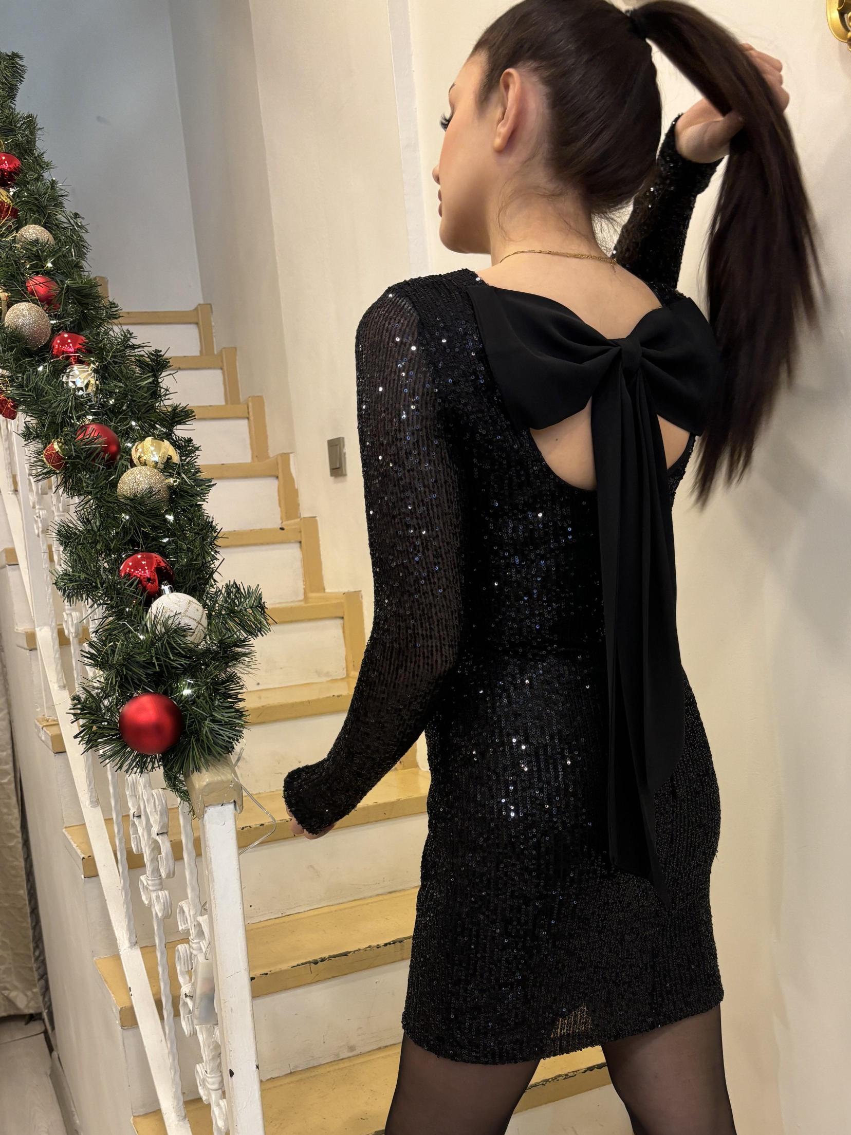 Uzun Kollu Sırt Fiyonklu Elbise