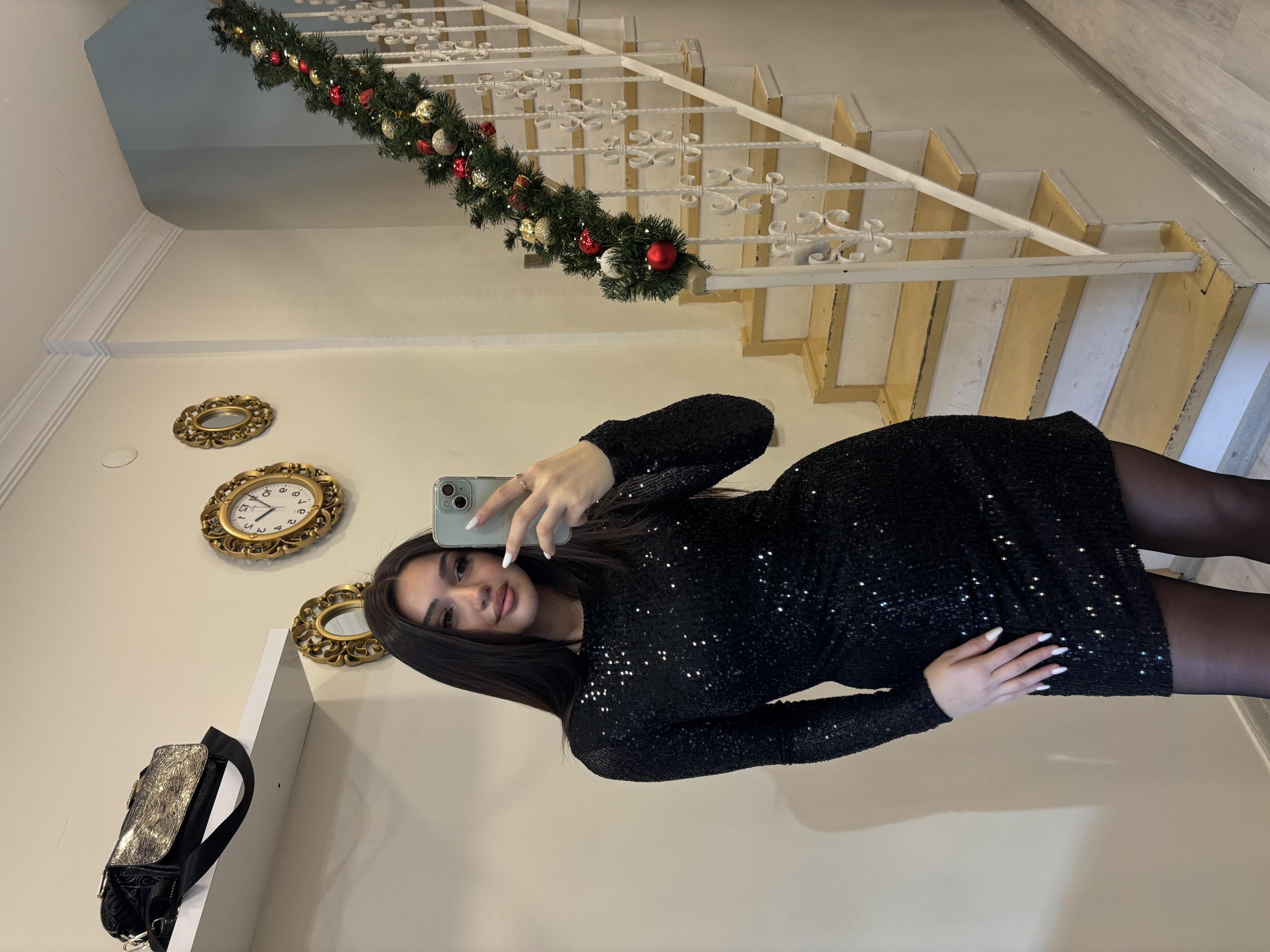 Uzun Kollu Sırt Fiyonklu Elbise