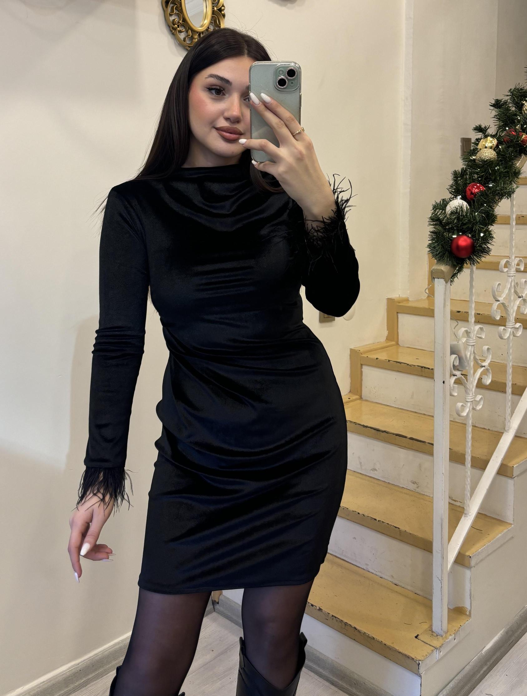 Sırt Pencere Detaylı Kadife Mini Elbise