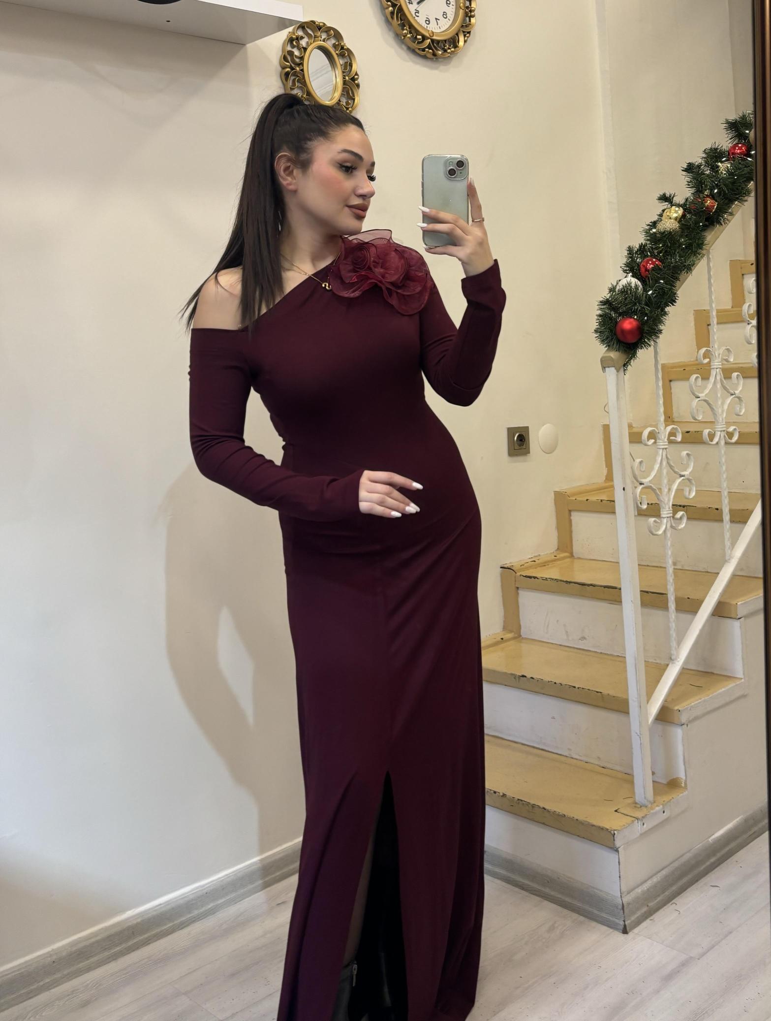 Düşük Omuz Bordo Elbise