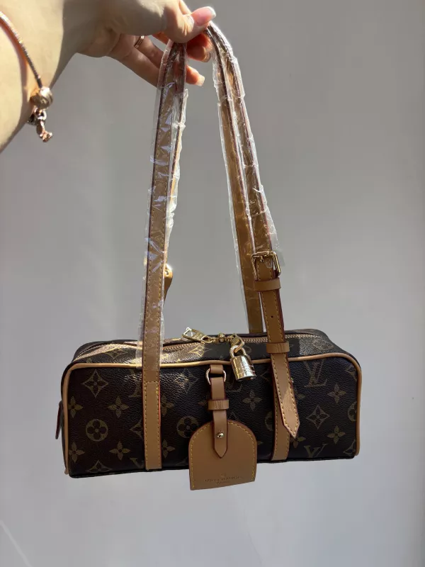 LV Baget Çanta 
