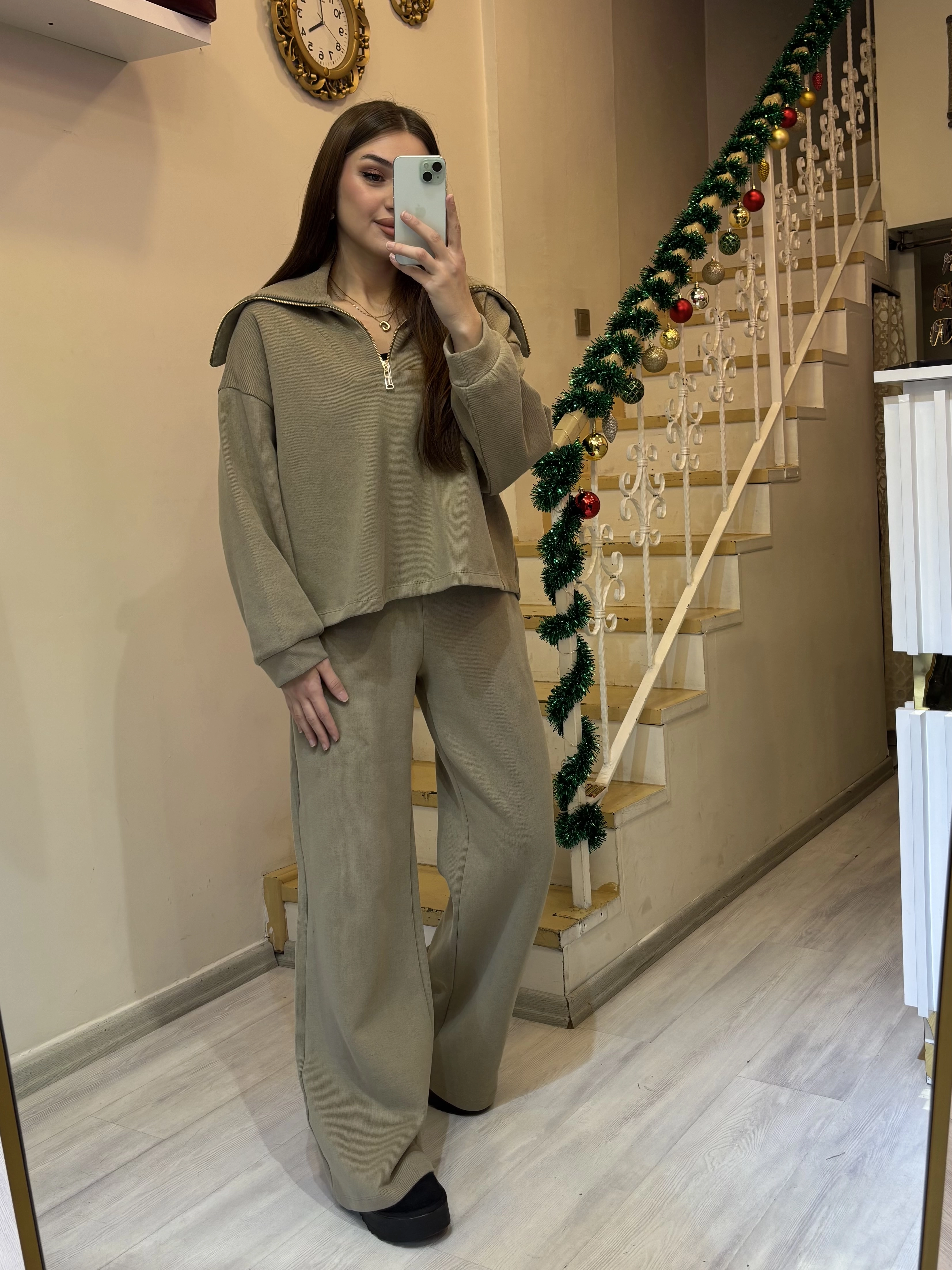 Geniş Yakalı Triko Takım 