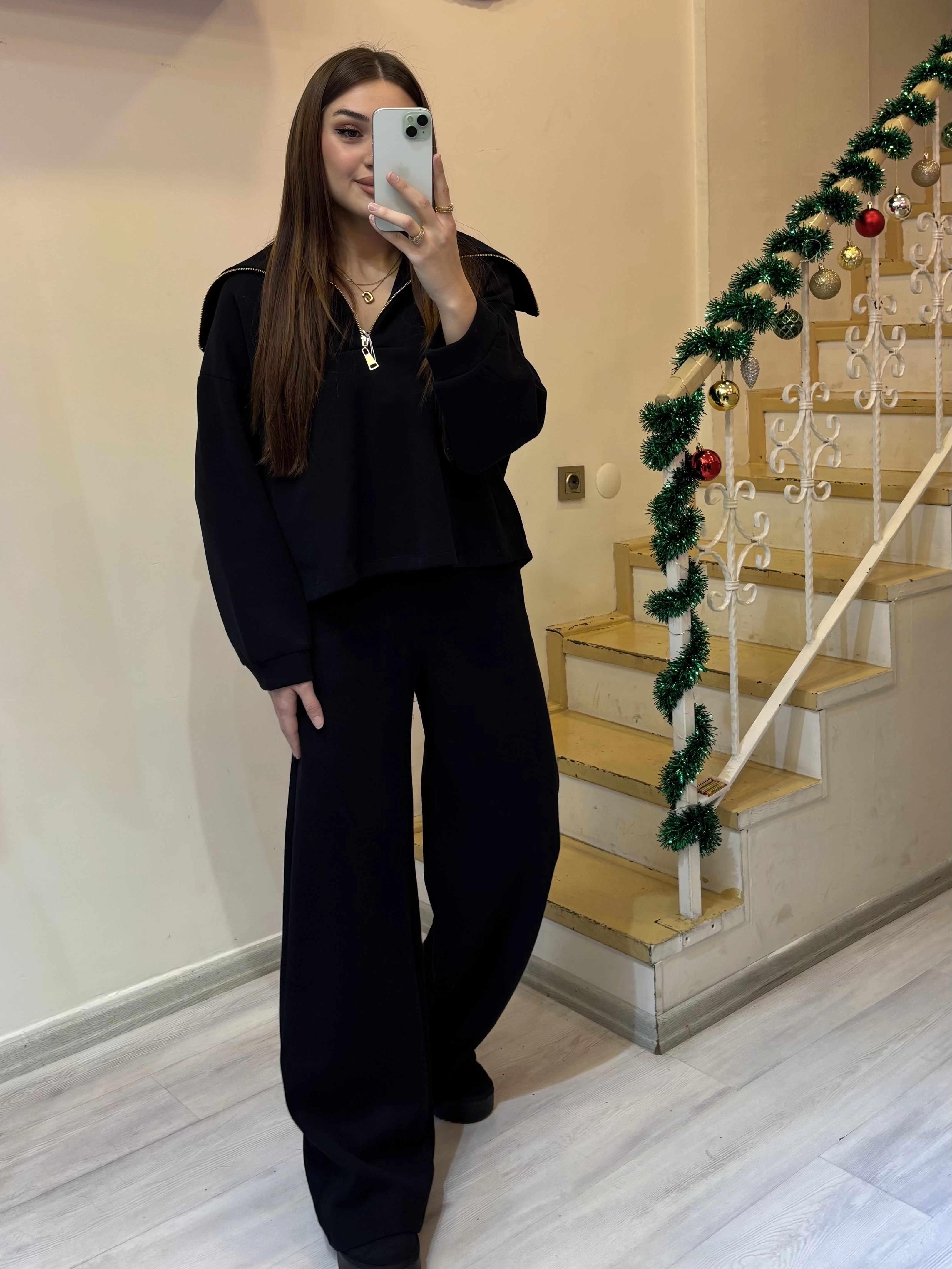 Geniş Yakalı Triko Takım 