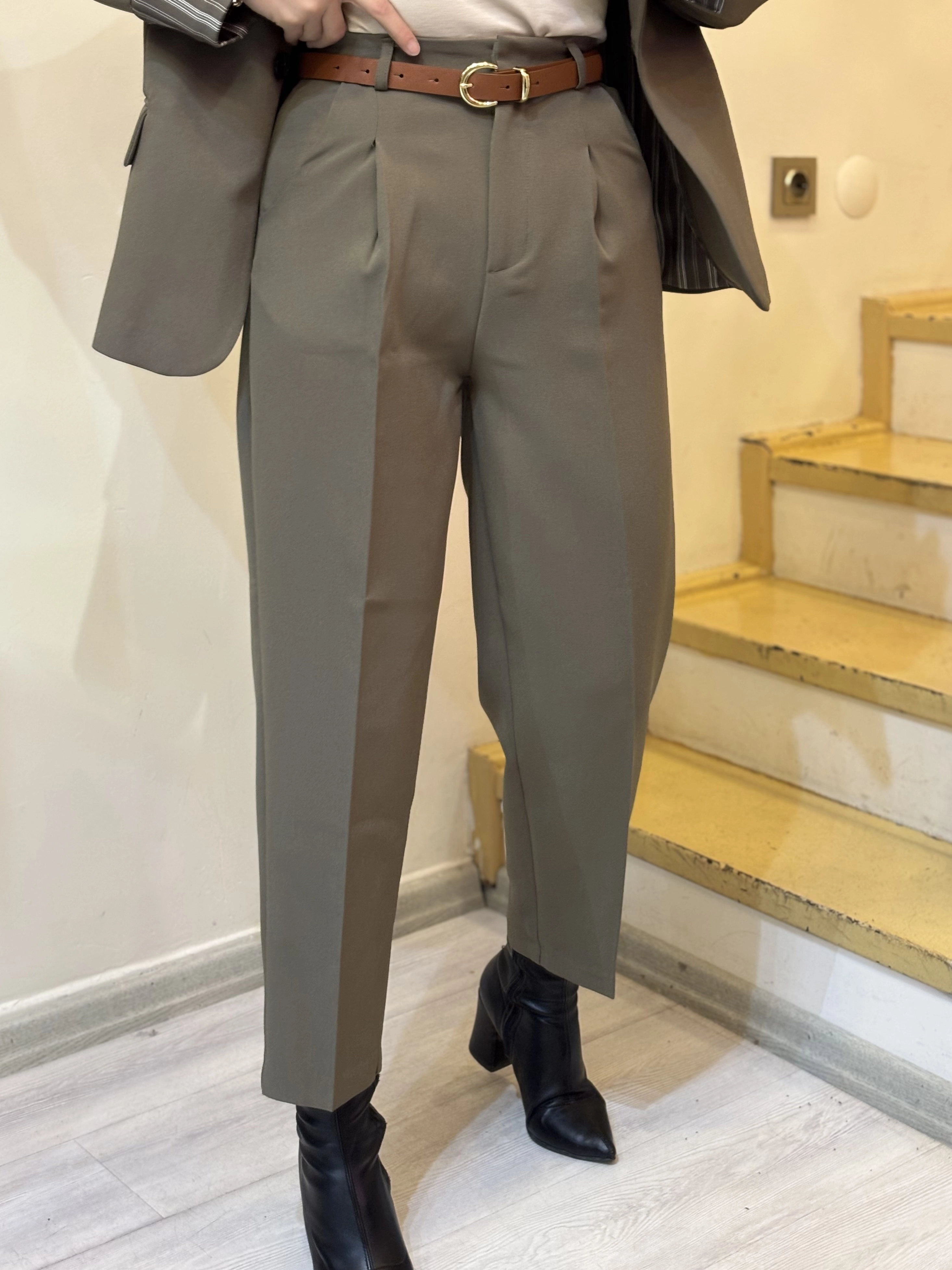 Kemerli Havuç Model Pantolon