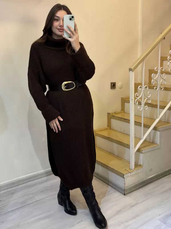 Yanları Yırtmaçlı Boğazlı Triko Kazak Elbise