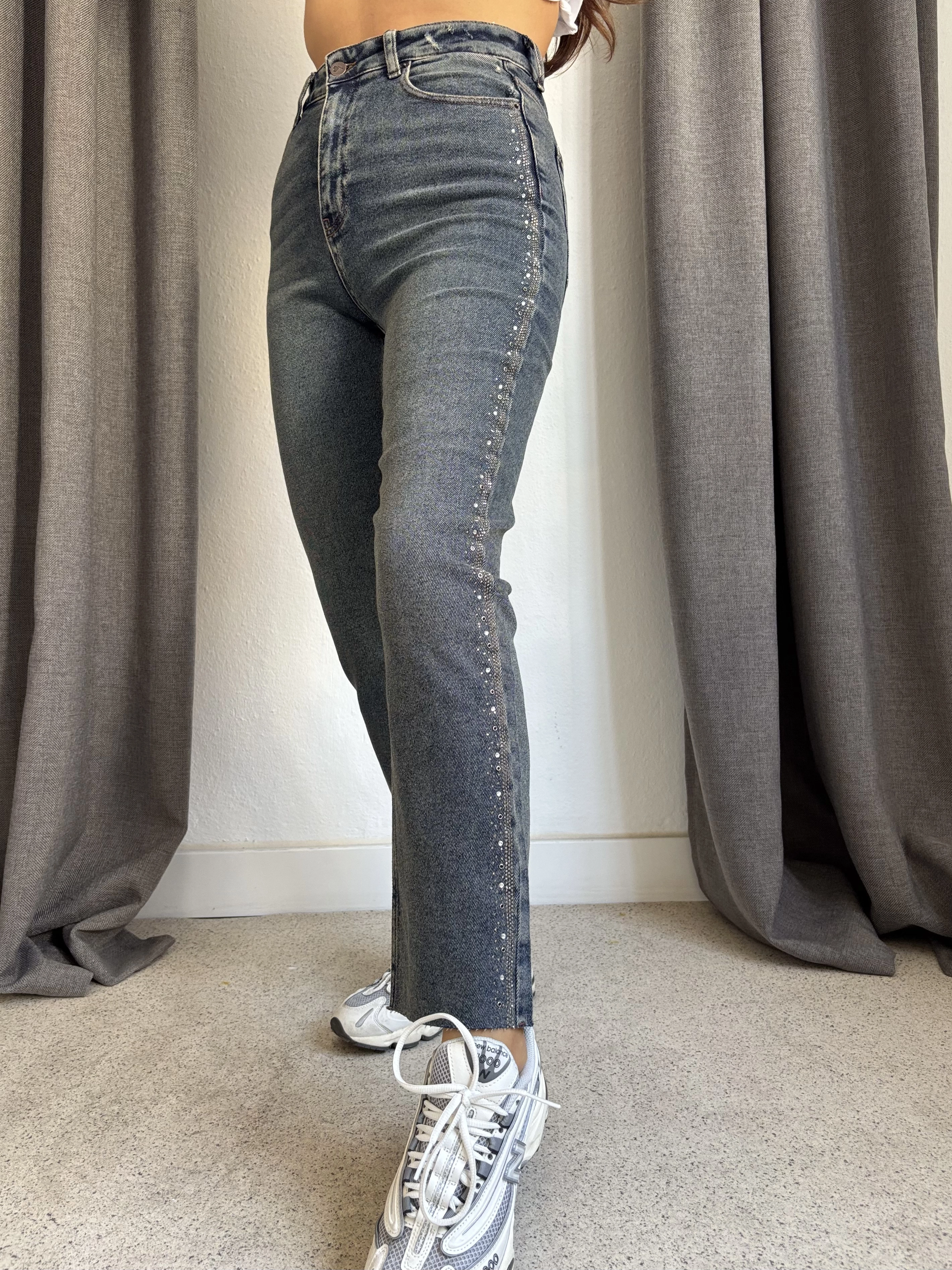 Şerit Taşlı Mom Fit Jean Pantolon