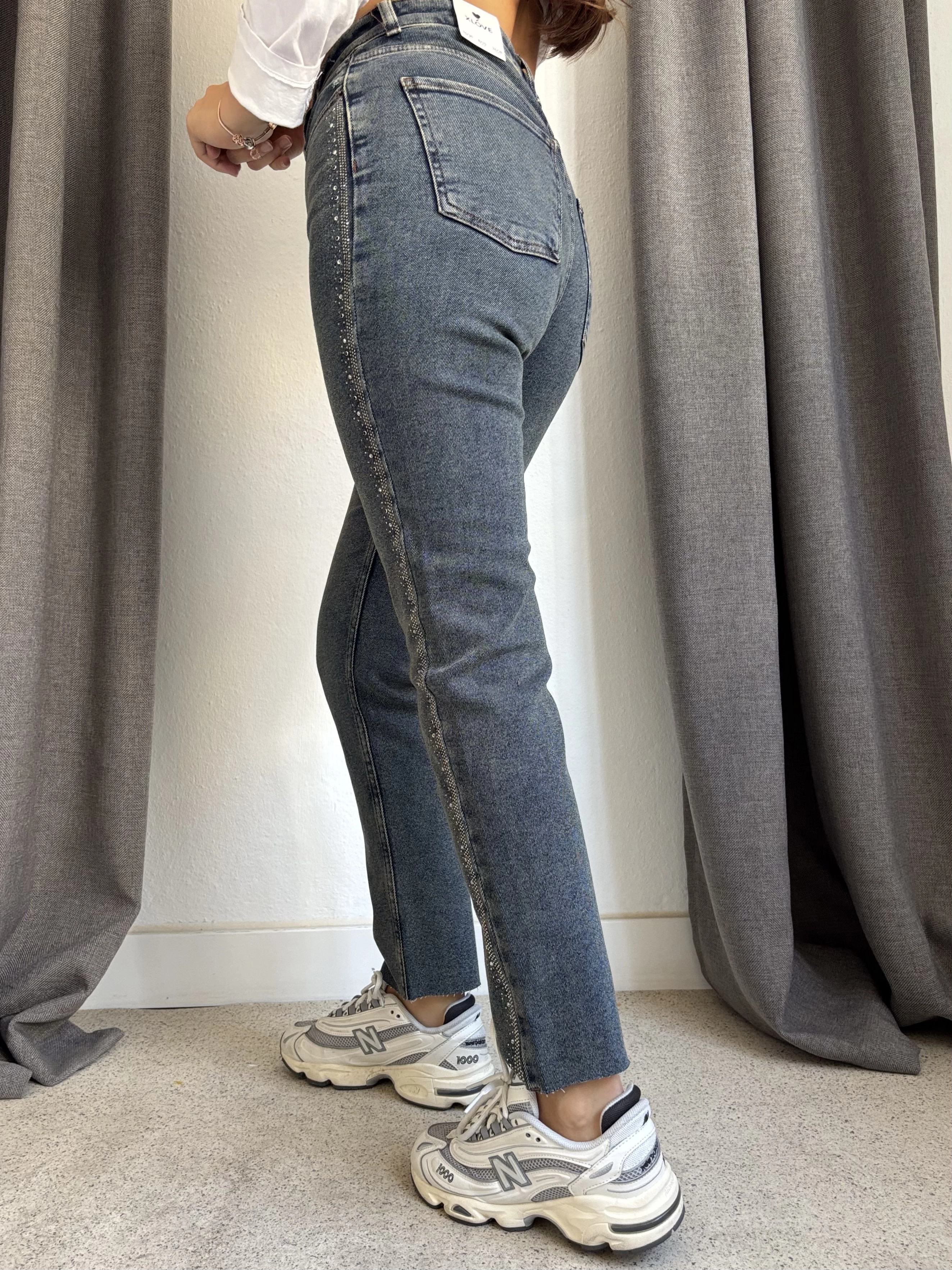 Şerit Taşlı Mom Fit Jean Pantolon