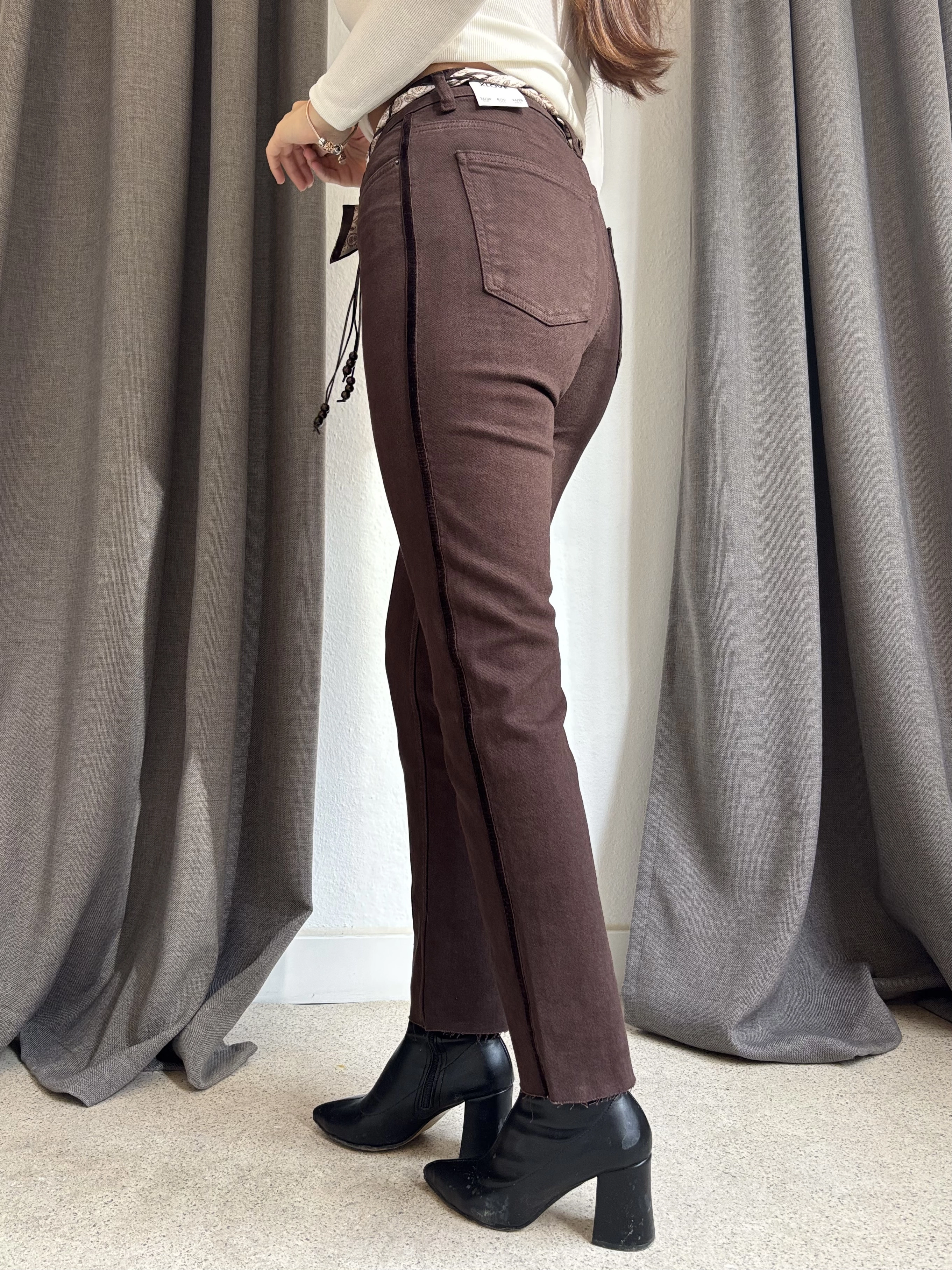 Şerit Detaylı Mom Fit Yüksek Bel Jean