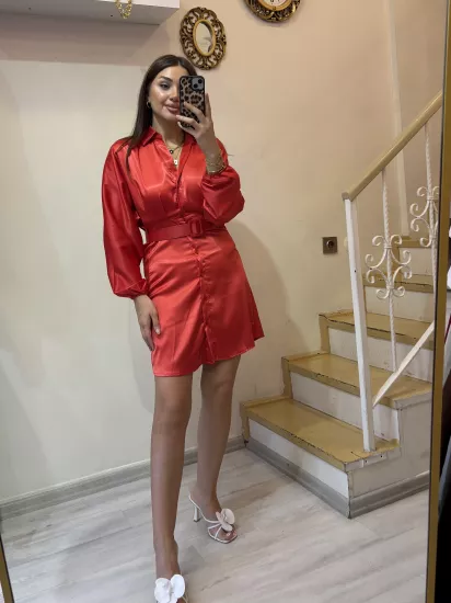 Kemer Detaylı Saten Kısa Elbise 