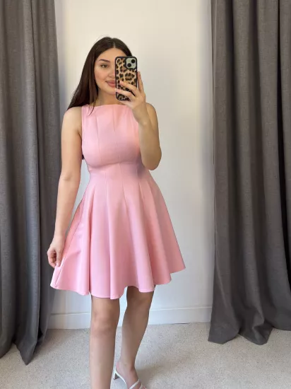 Kolsuz Pens Detaylı Volanlı Elbise